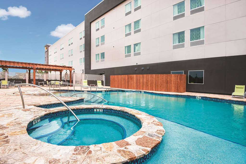 La Quinta Inn & Suites by Wyndham McAllen Convention Center - photo 6