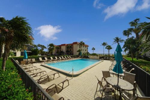 Serene 2BR Sanibel condo with beach views 4A2 — 4-Star Luxury Hotel in Sanibel, United States