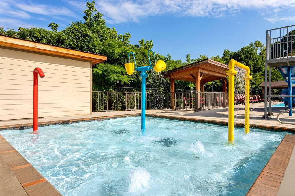 Howard Johnson by Wyndham Pigeon Forge - photo 14