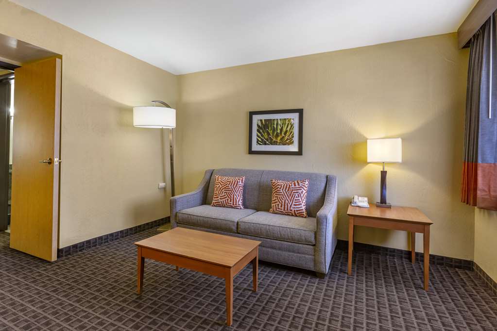 Best Western Plus Scottsdale Thunderbird Suites - photo 20