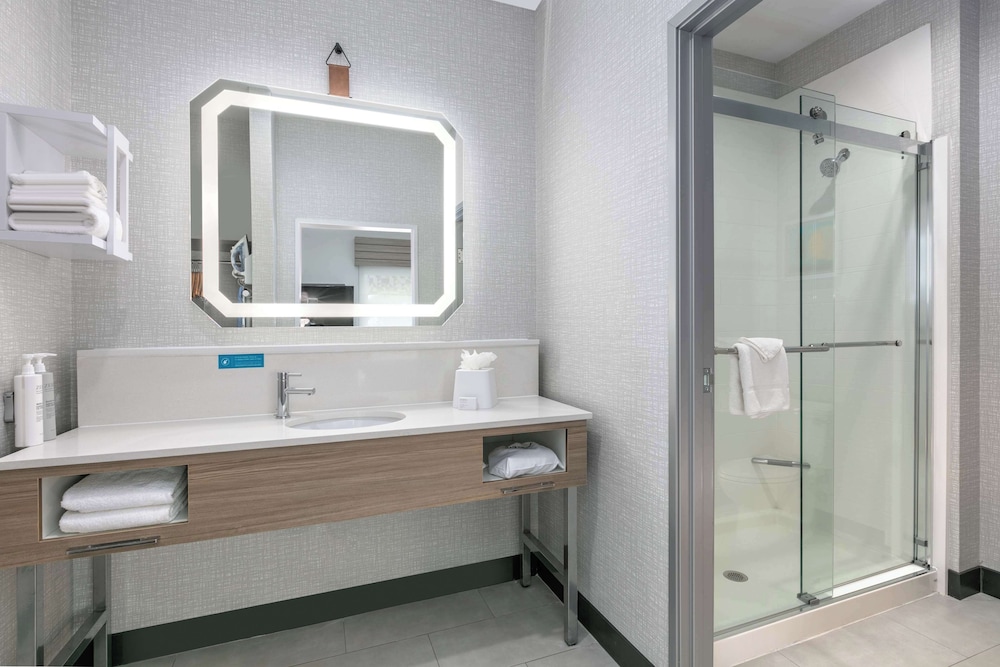 Hampton Inn & Suites by Hilton Shenandoah The Woodlands - photo 18