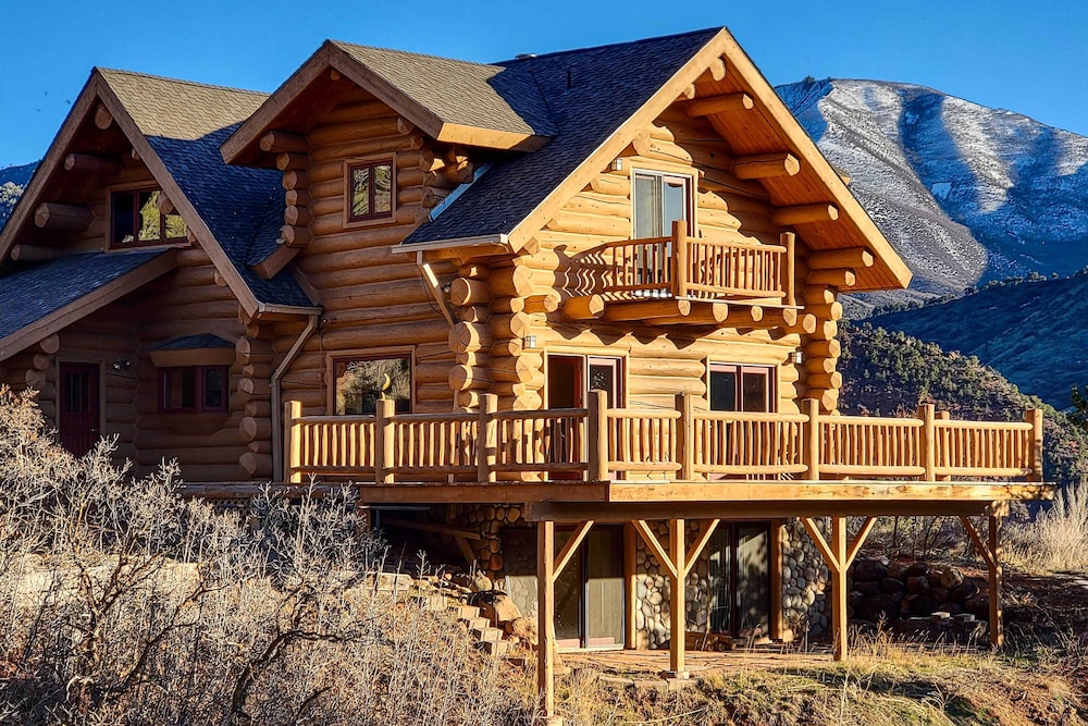 Mountain Retreat with Deck Ski Soak Golf and Hike in Glenwood Springs, United States