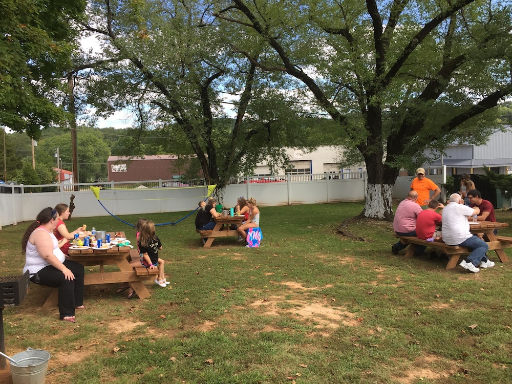 Current River Inn - photo 8