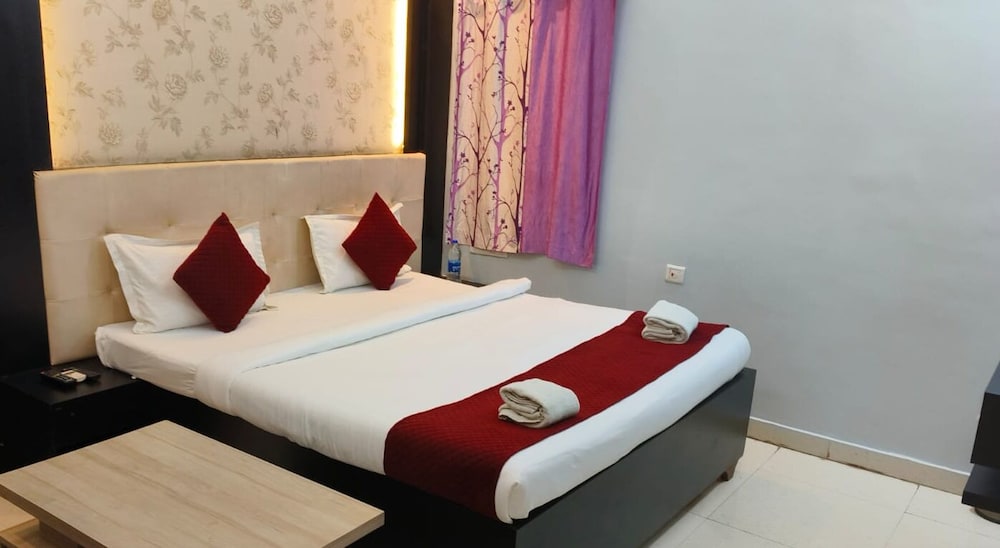 Hotel Shanti niketan by Nexottel in Jasidih, India