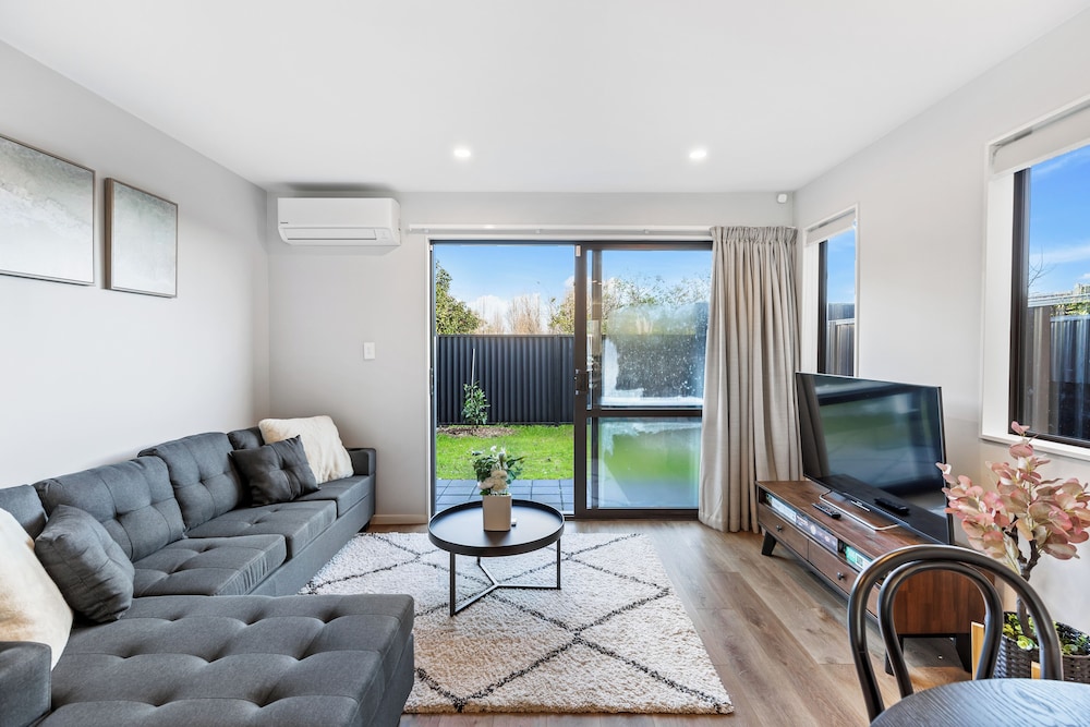 4BR Townhouse Perfect for Families I Zodiak Stay — 4-Star Luxury Hotel in Auckland, New Zealand