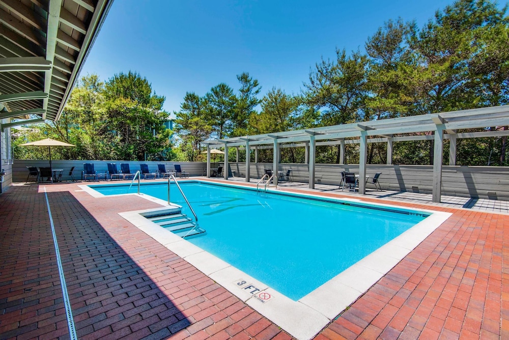 Magnolia Cottage — 4-Star Luxury Hotel in Panama City Beach, United States