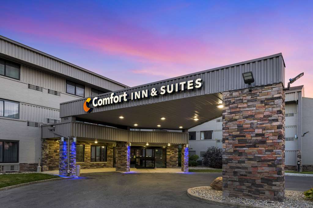 Comfort Inn & Suites North at the Pyramids - featured photo