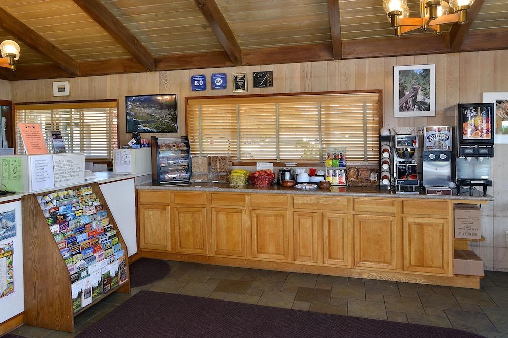 Surf Motel and Gardens - photo 25