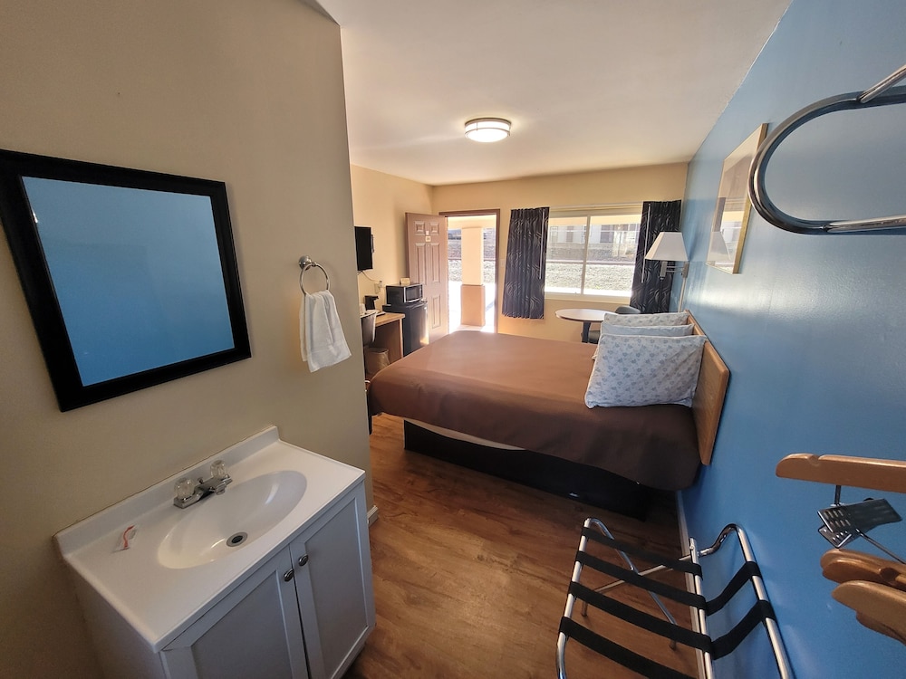 Economy Inn Sylva - photo 14