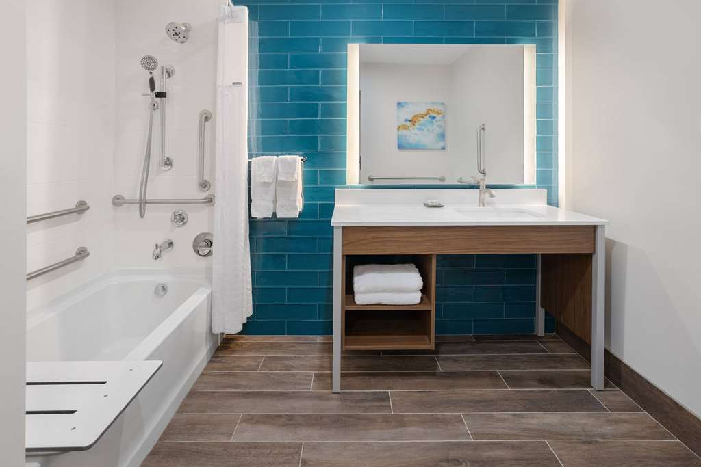 La Quinta Inn & Suites By Wyndham Williston Burlington - photo 15