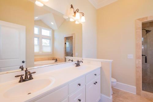 Alta Mira by Oak Island Accommodations - photo 17