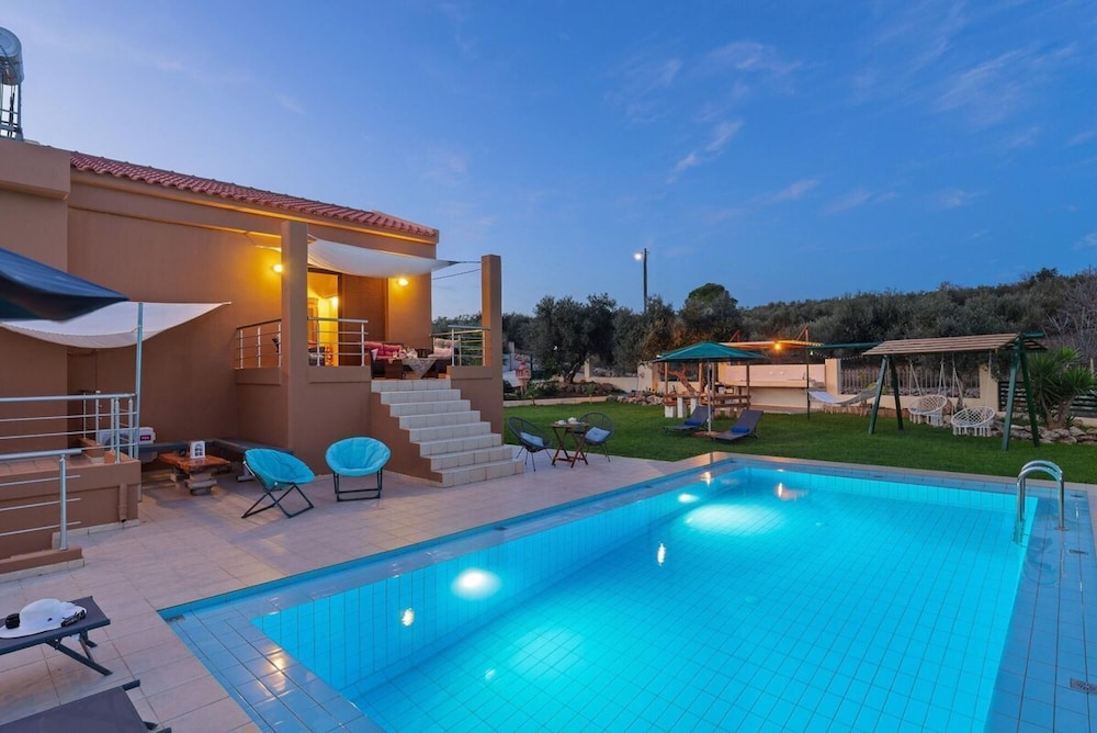 Villa Roula 3BR Seaview Villa in Chania — 4-Star Luxury Hotel in Chania, Greece