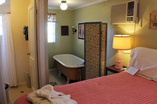 Blue Swallow Motel - photo 39