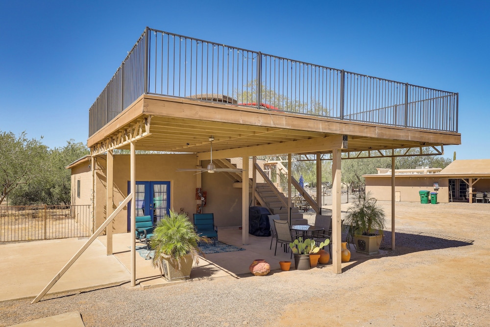 Oro Valley Retreat w Pool Spa & Rooftop Views in Oro Valley, United States