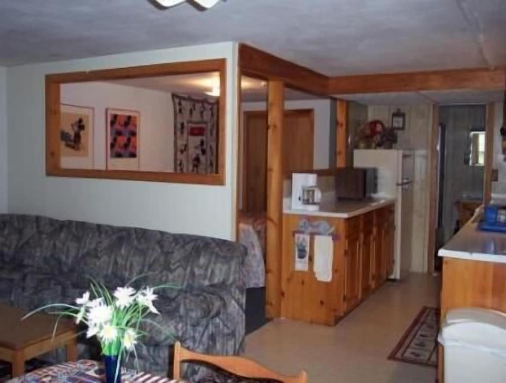 Lake Winnipesaukee Motel - photo 32