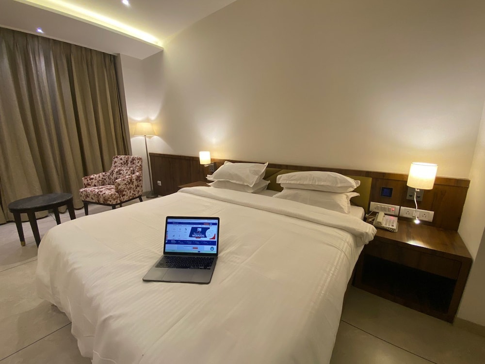 Click Hotel LH Seven Morbi — Morbi — photo 5