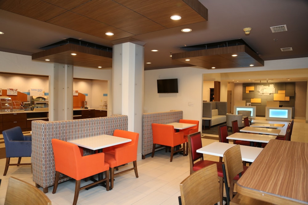 Holiday Inn Express Hotel & Suites Greenville by IHG - photo 31