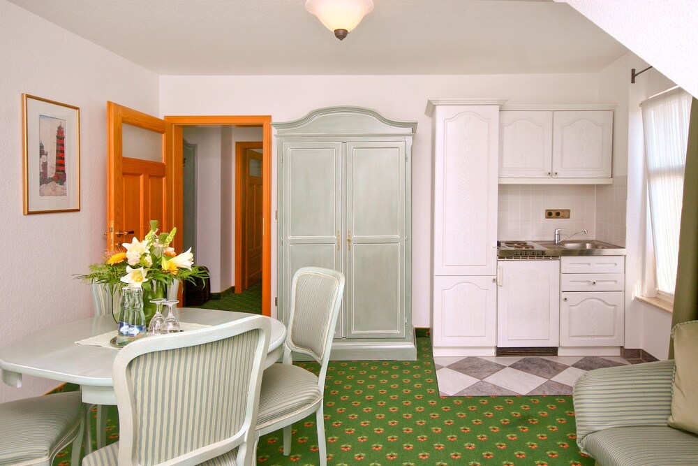 Hotel Villa Neander — Ostseebad Binz — photo 5
