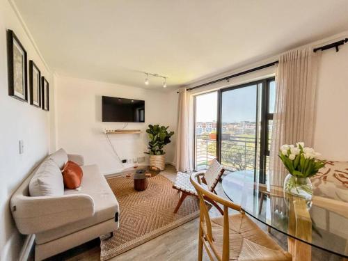 Chic 1 Bedroom Retreat with Mountain Views