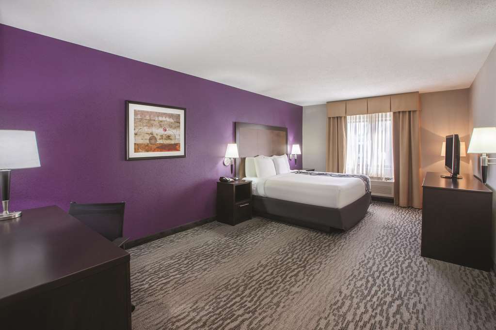 La Quinta Inn & Suites by Wyndham Erie - photo 21