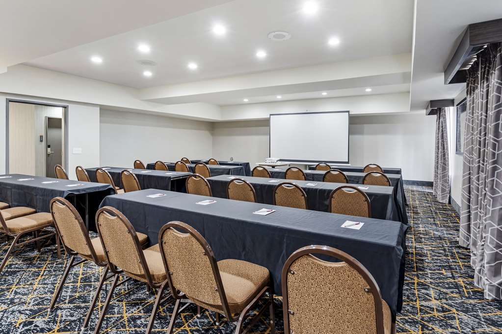 Best Western Plus Bourbonnais Hotel & Suites - photo 31