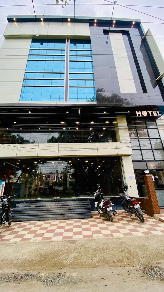 Hotel Ln Pride - carbon neutral hotel in Indore