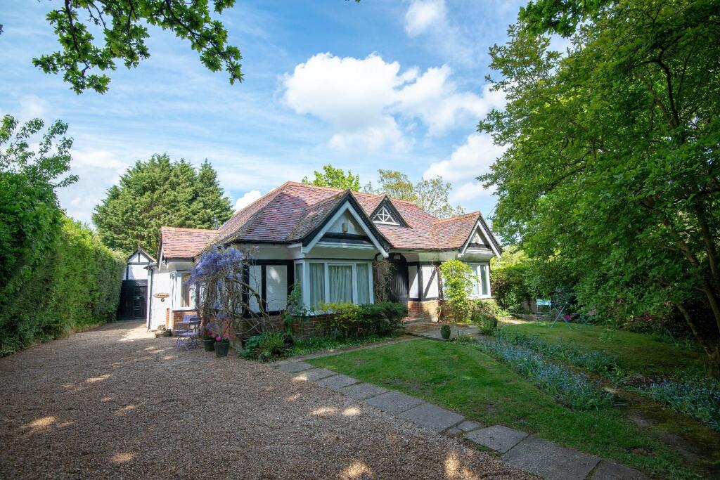 Pinewood Cottage Self Catering Apartments and studio apartments — 4-Star Luxury Hotel in Lyndhurst, United Kingdom