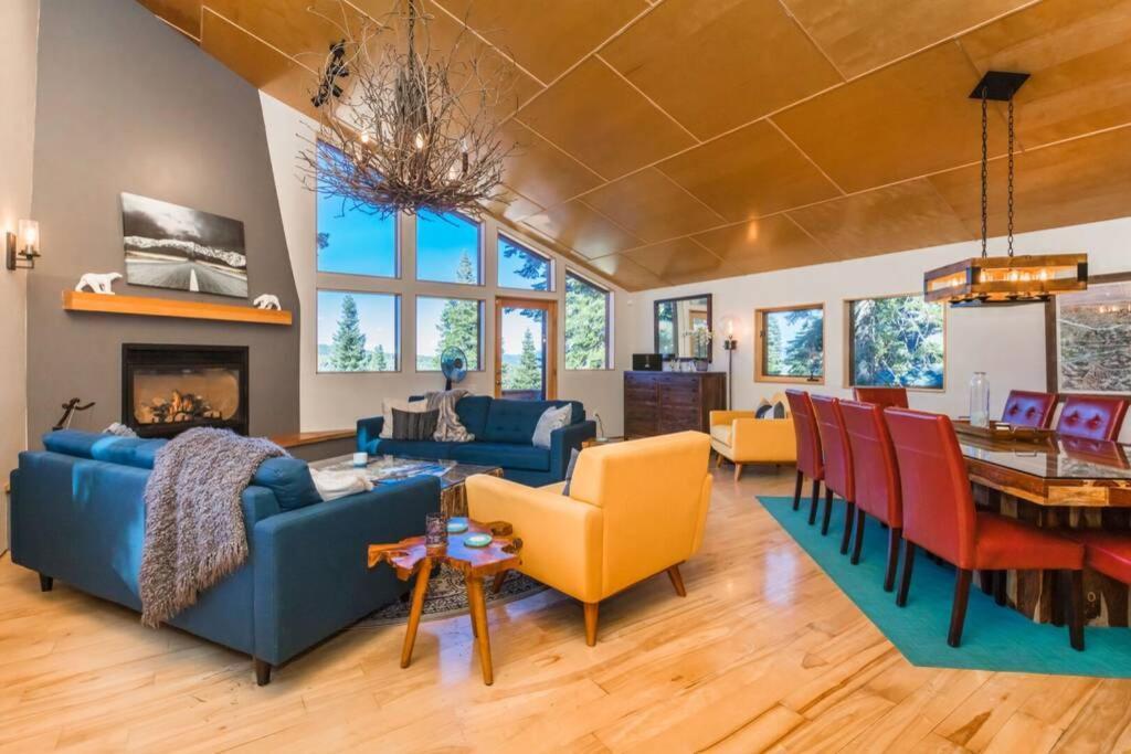 Tahoe Donner Luxury Sleeps 14 Hot tub 3100 sqft — 4-Star Luxury Hotel in Truckee, United States