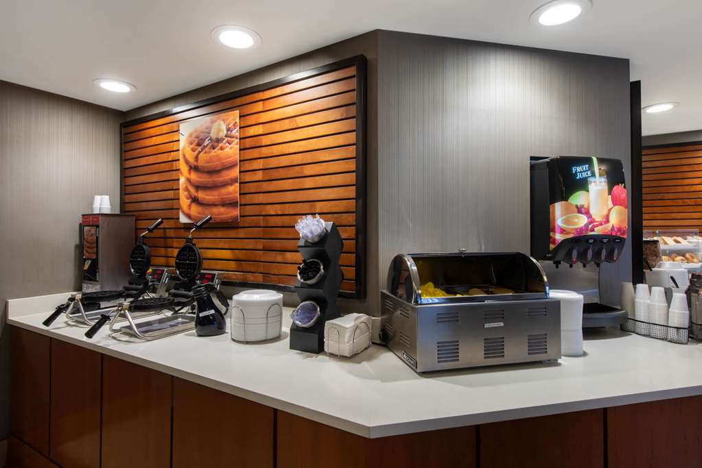 La Quinta Inn & Suites by Wyndham Erie - photo 57