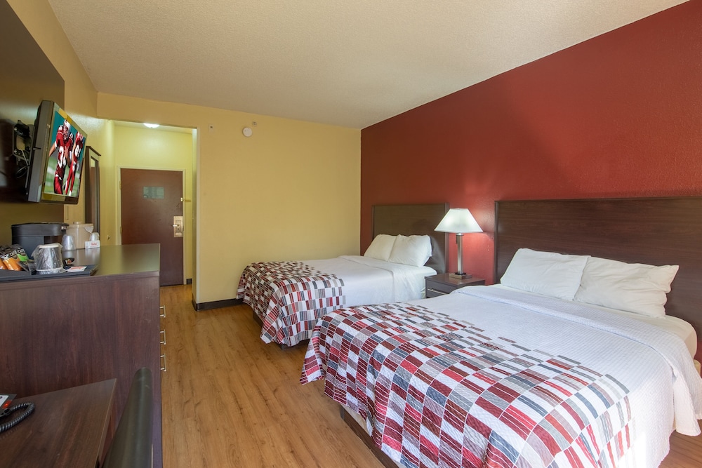 Red Roof Inn Suites Indianapolis Airport - photo 2