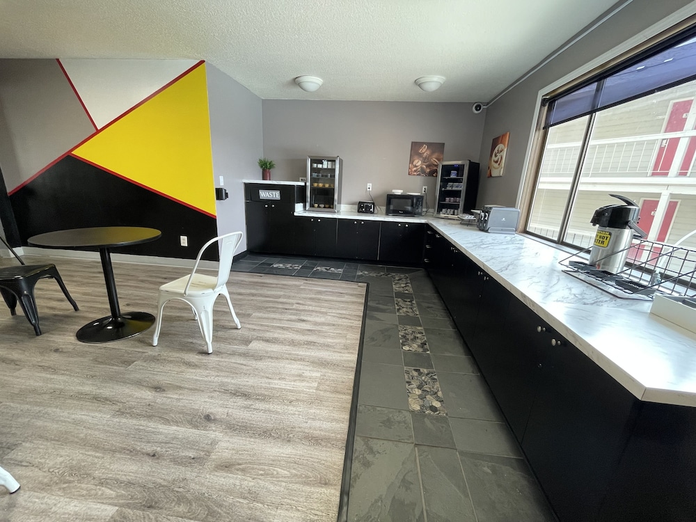 Sunnyside Inn & Suites - photo 95