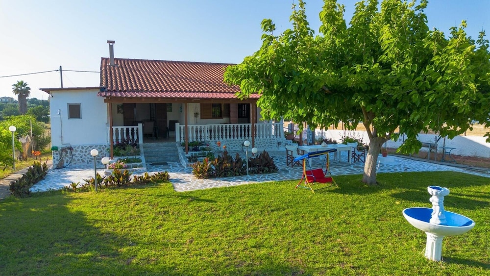 Seaside Retreat For Families And Pets — Messini