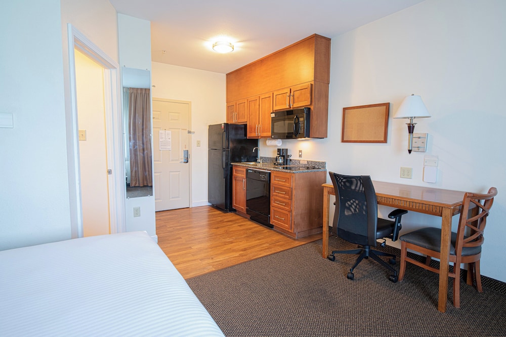 Candlewood Suites New Iberia by IHG - photo 29
