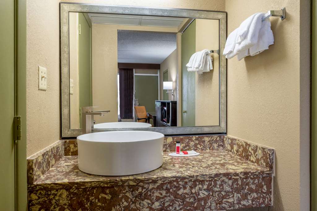 Super 8 by Wyndham Perrysburg Toledo - photo 28