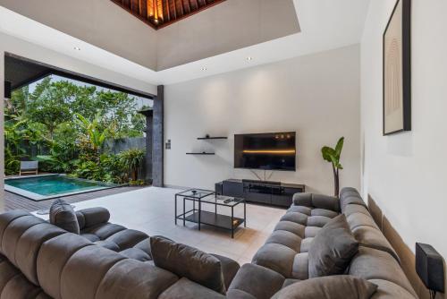 New modern & minimalist Villa — 4-Star Luxury Hotel in Canggu, Indonesia