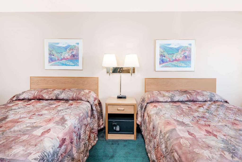 Super 8 by Wyndham Belle Fourche SD - photo 14