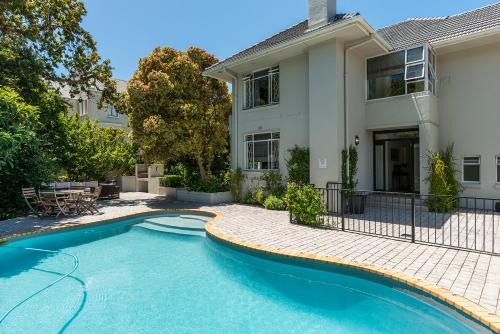 Oak Manor Boutique Guest House — 4-Star Luxury Hotel in Cape Town, South Africa