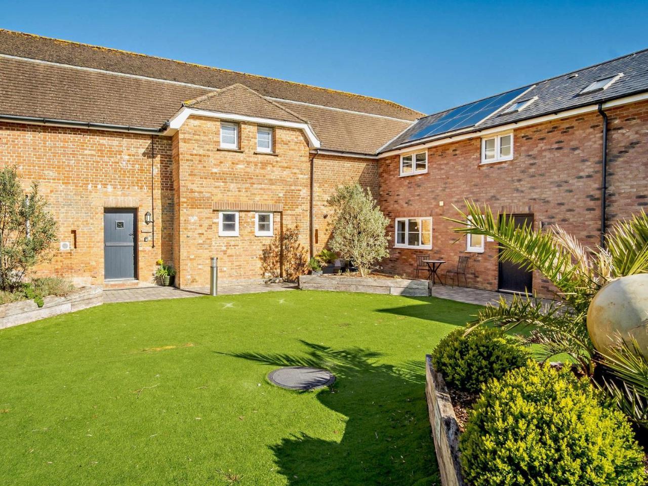 2 Bed in Newport oc 90244 in Newport, United Kingdom