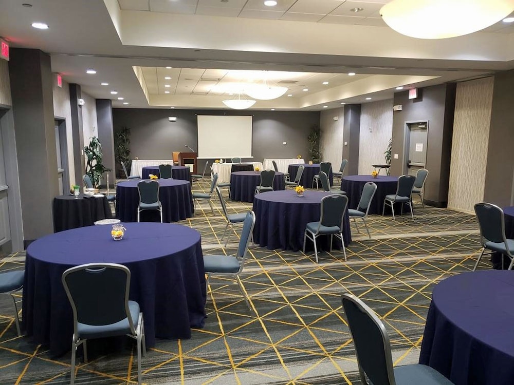 Holiday Inn Hotel & Suites Phoenix Airport By Ihg - photo 38