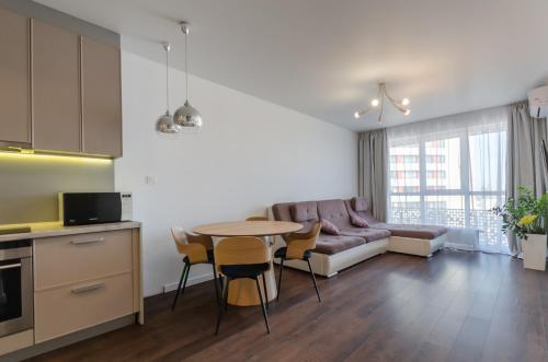 ВВВ 16 77b in RC Kvartet Vasyl Lypkivskyi 16b Petrovdom Apartments — 4-Star Luxury Hotel in Kyiv, Ukraine