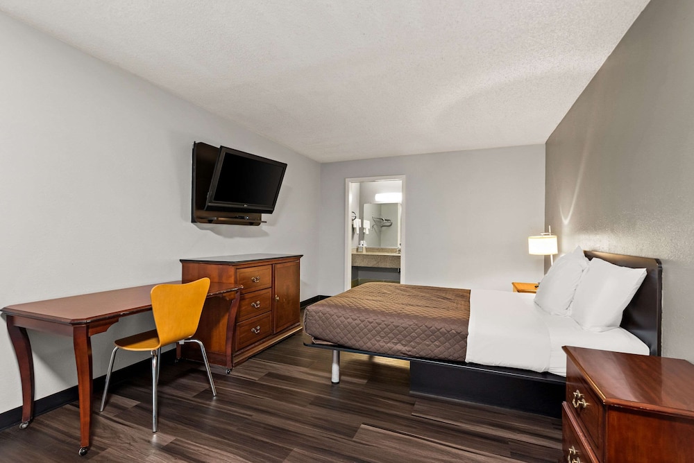 Rodeway Inn Brooklawn NJ - photo 19