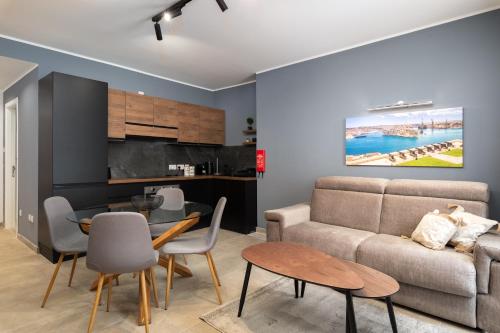 Modern 1BR Maisonette with Back Yard Close to Manoel Island Saint Julians & Tigne Shopping Mall — 4-Star Luxury Hotel in Gzira, Malta