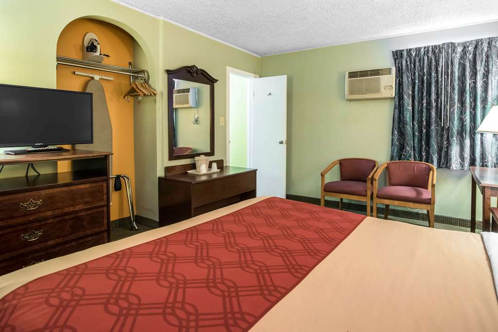 Econo Lodge Brattleboro South - photo 13