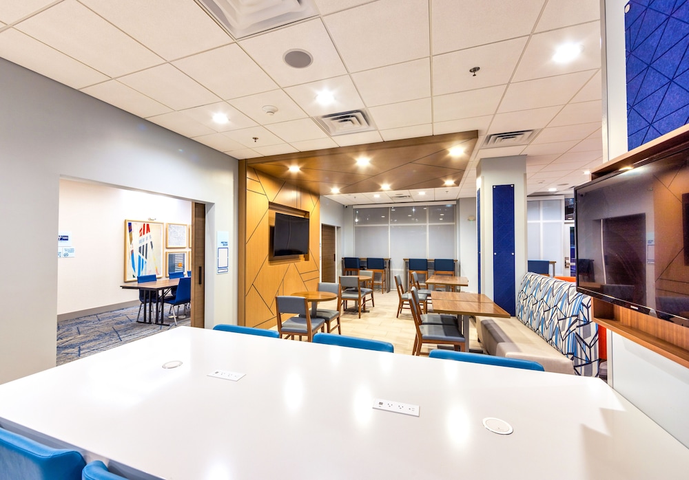 Holiday Inn Express & Suites Harrisonburg University Area by IHG - photo 37