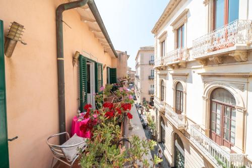 Deco' Home Ortigia al Duomo whit Terrace — 4-Star Luxury Hotel in Siracusa, Italy