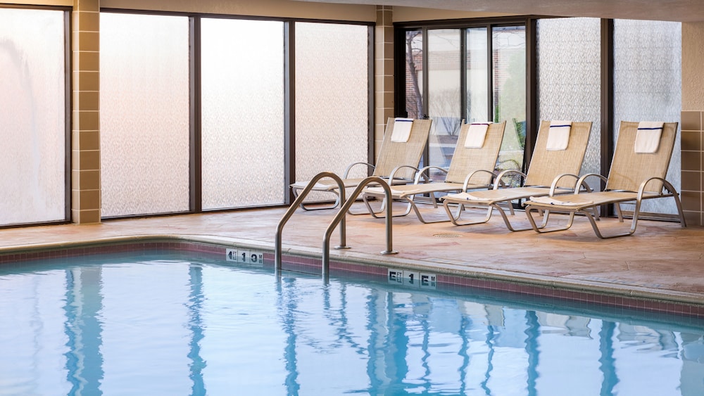 Holiday Inn Hotel & Suites Warren by IHG - photo 26