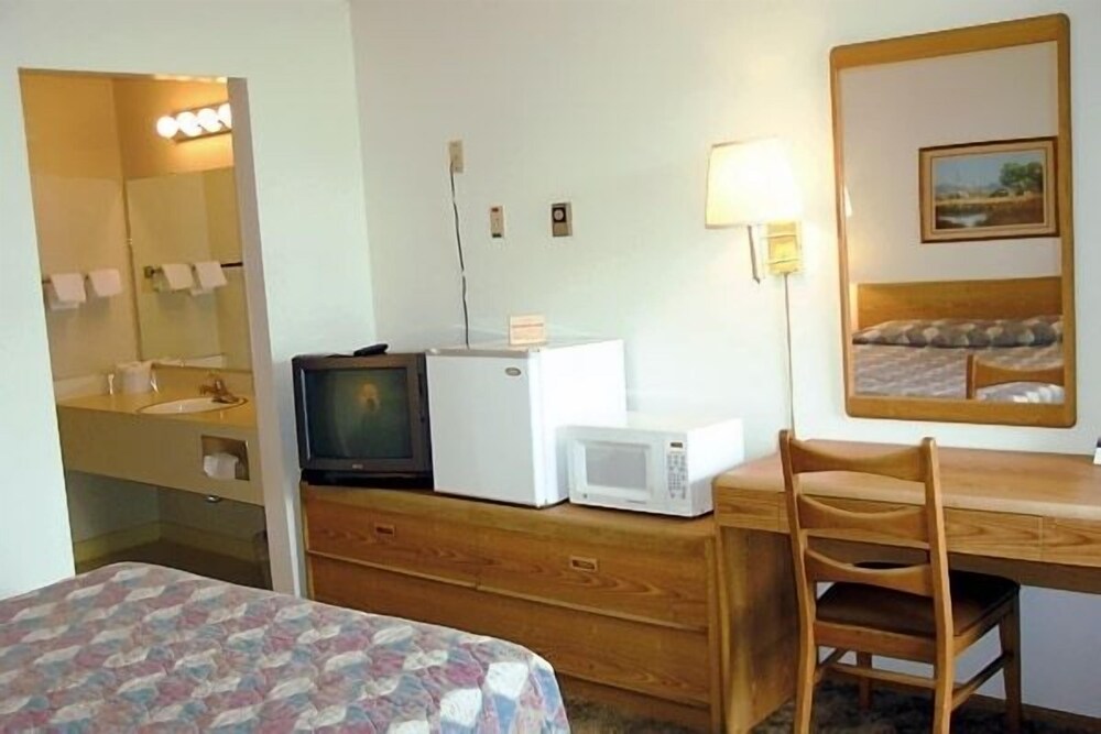 Royal Motor Inn - photo 12