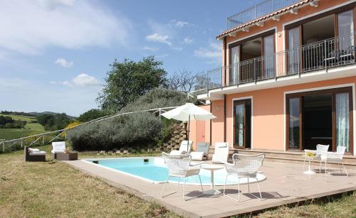 Villa Diana Pesaro mare e cultura intera struttura con piscina — 4-Star Luxury Hotel in Mombaroccio, Italy