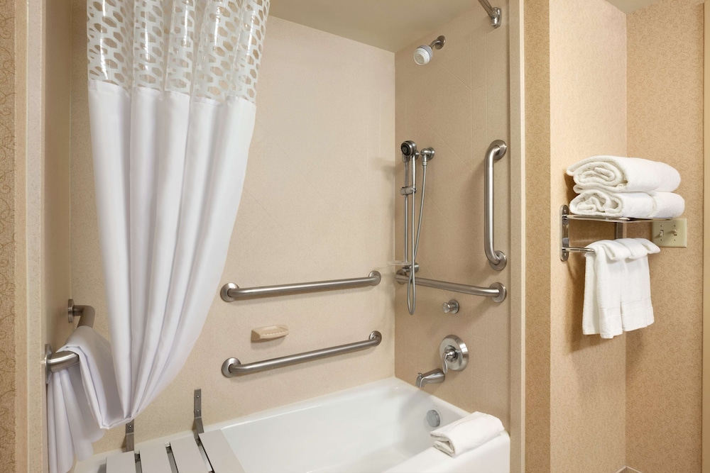 Hampton Inn & Suites Hartford East Hartford - photo 17