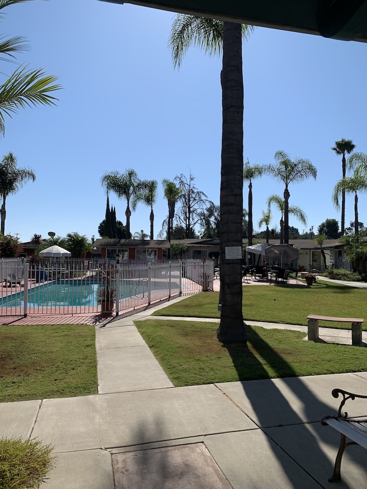 Fallbrook Country Inn - photo 11